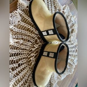 Kids clear outside showcasing the wool lined inside ugg boots. Size 4